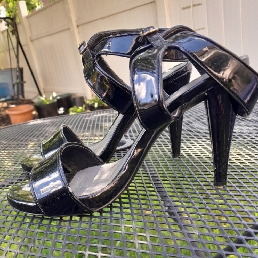 Ann Marino Size 8 Heel Sandals Black strapy ankle